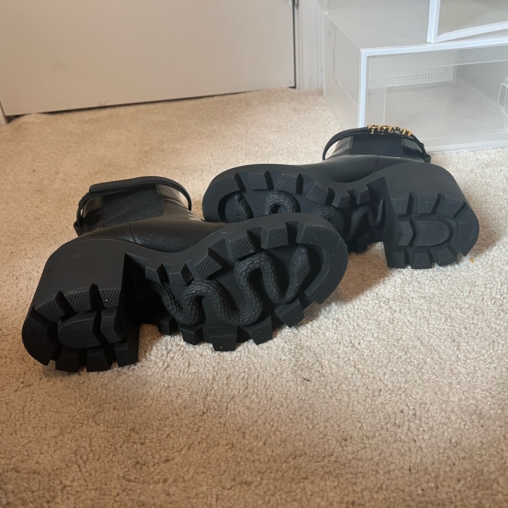 Elevate your footwear collection with these exquisite black Gucci boots - Picture 6 of 7